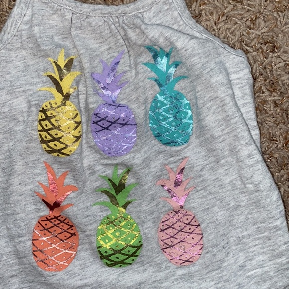 2t girls light pink chino shorts and gray pineapple tank top. - Picture 8 of 10